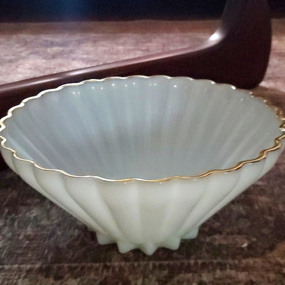 Vintage Large Milk Glass Gold Rimmed Seashell Bowl